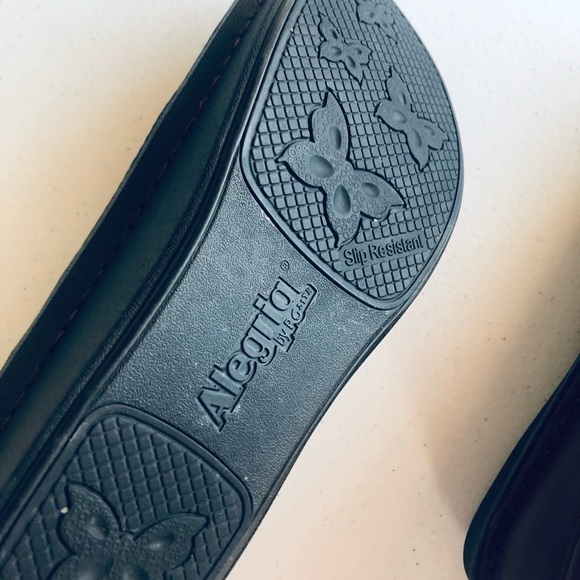 Alegria Women's Burgandy Mary Jane Shoes - Picture 6 of 9